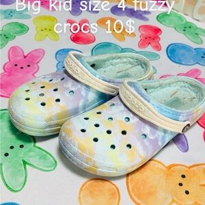 CROCS Kids Pastel Tie-Dye Fuzzy Lined Clogs - Yellow Blue Purple